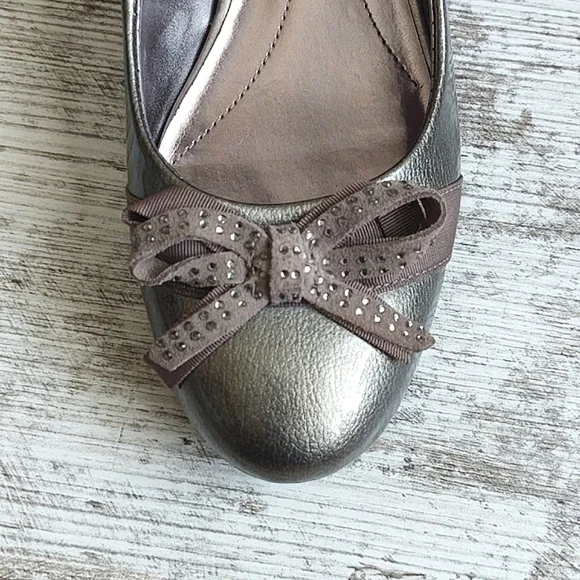 NWOT Etienne Aigner Patent Leather Silver Flats - Picture 3 of 16